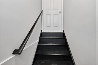 158 Cliff St, Unit 2nd flr in Norwich, CT - Building Photo - Building Photo