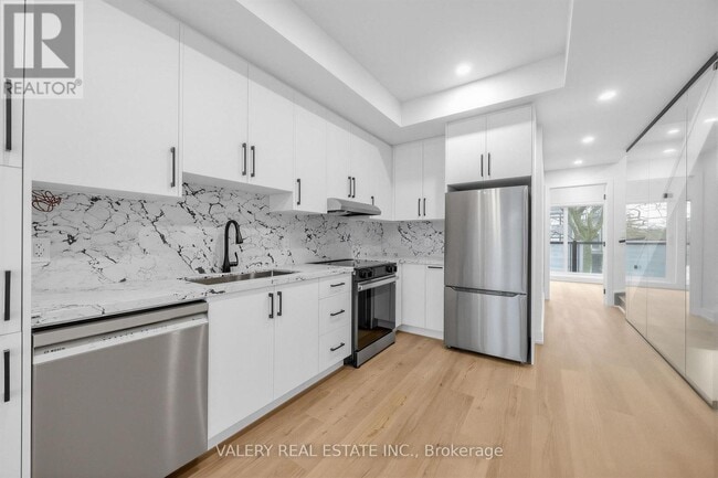 1115 Islington Ave. in Toronto, ON - Building Photo - Building Photo