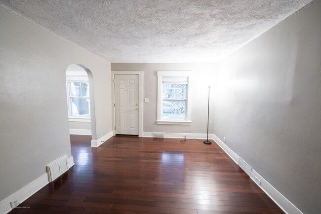 820 Comfort St in Lansing, MI - Building Photo - Building Photo