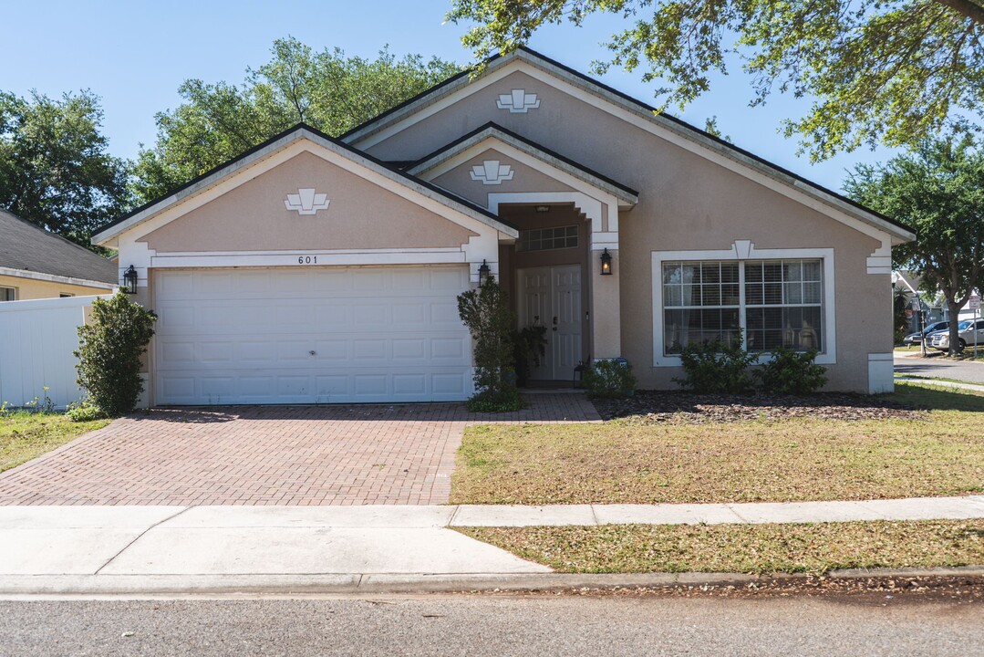 601 Astor Dr in Haines City, FL - Building Photo