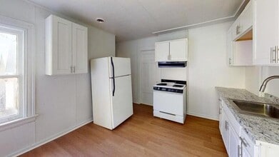 588 Brown St in Rochester, NY - Building Photo - Building Photo