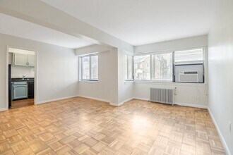 3901 Tunlaw Rd NW in Washington, DC - Building Photo - Building Photo