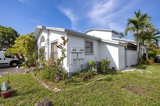 15230 SW 68th St in Miami, FL - Building Photo - Building Photo