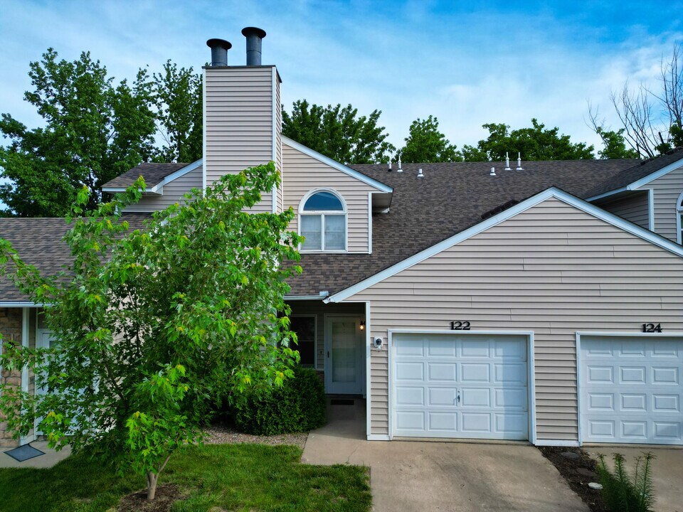 122 Grn Mdws Rd in Columbia, MO - Building Photo