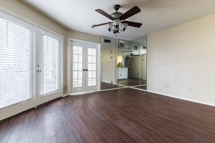 1704 Baird Farm Cir, Unit 4305 in Arlington, TX - Building Photo