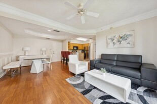 2052 Alta Meadows Ln in Delray Beach, FL - Building Photo