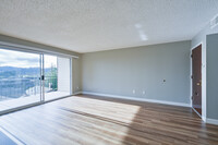 Via Holon Apartments in Greenbrae, CA - Building Photo - Interior Photo