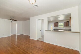 1709 Arrow Ln in Garland, TX - Foto de edificio - Building Photo