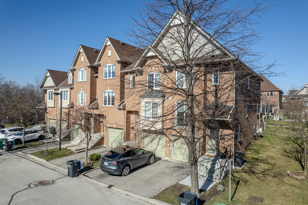 1591 S Parade Crt in Mississauga, ON - Building Photo