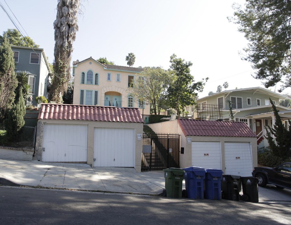 842 Hyperion Ave in Los Angeles, CA - Foto de edificio