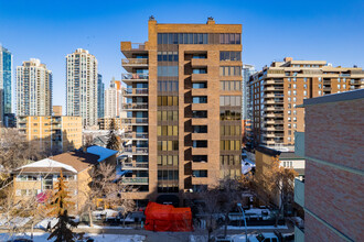 Bristol Manor in Calgary, AB - Building Photo - Building Photo