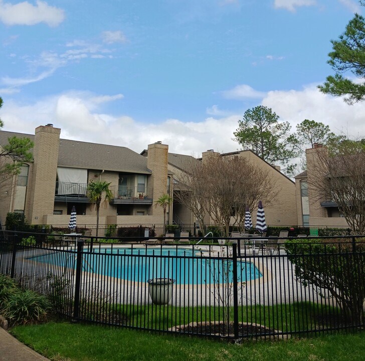 2021 Spenwick Dr Photo