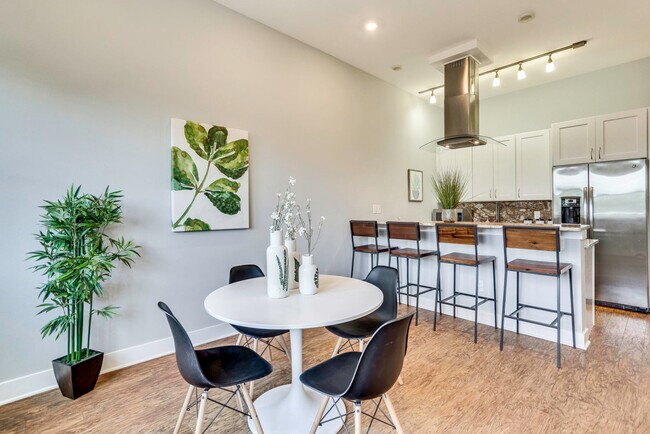 2012 D St NE, Unit APT 4 in Washington, DC - Building Photo - Building Photo