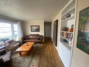 941 E Jefferson St in Iowa City, IA - Building Photo - Building Photo