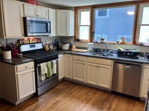 73 Lowell St, Unit 1 in Somerville, MA - Building Photo - Building Photo