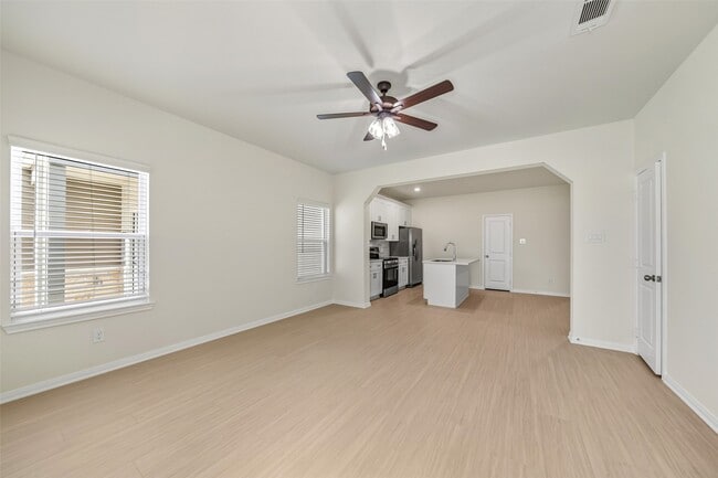 property at 716 W Dallas St