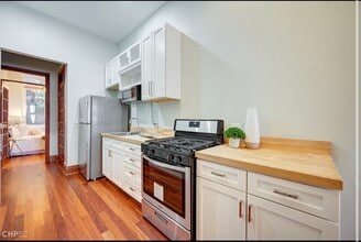700 W Grand Ave, Unit C-1 in Chicago, IL - Building Photo - Building Photo