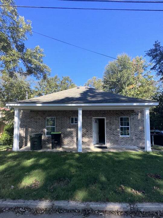 103 4th St in Thomaston, GA - Building Photo