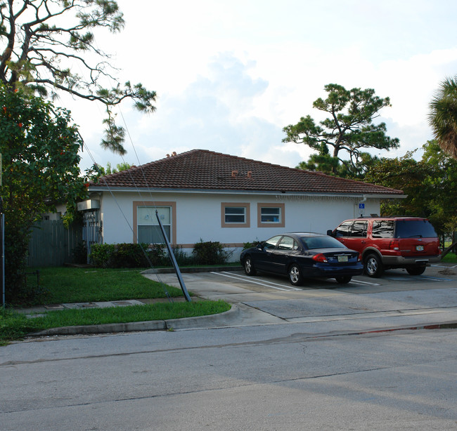 13705 NE 20th Pl in Miami, FL - Building Photo - Building Photo