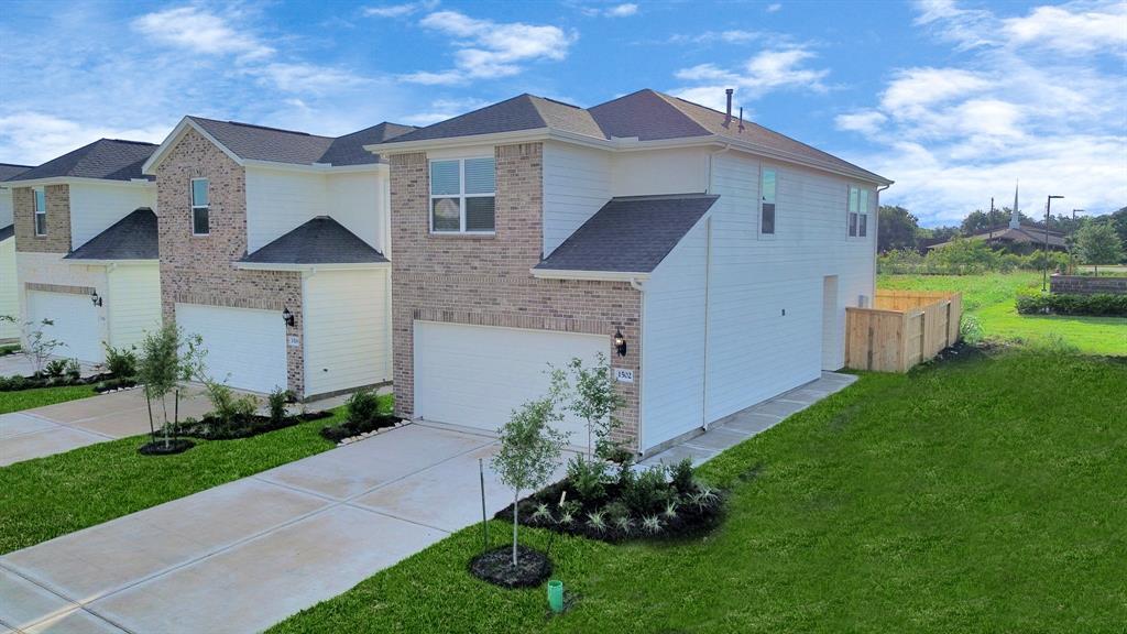 1502 Revolution Way in Missouri City, TX - Building Photo