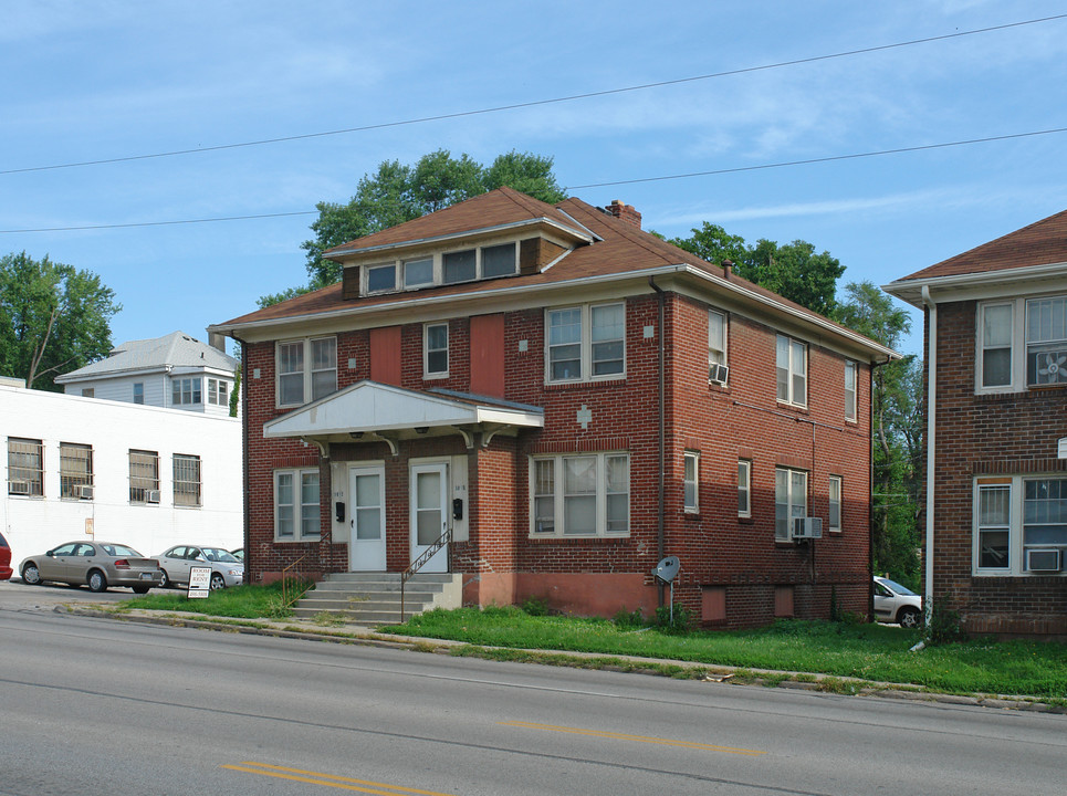 3810 Dodge St in Omaha, NE - Foto de edificio