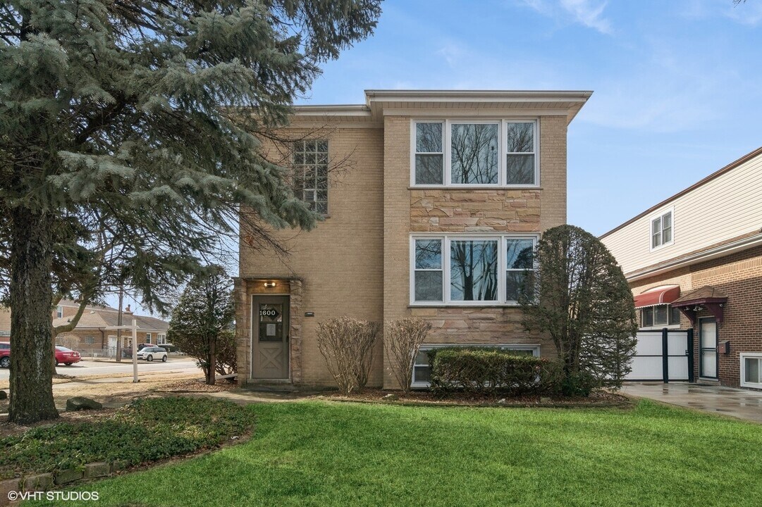 1600 N 17th Ave in Melrose Park, IL - Building Photo