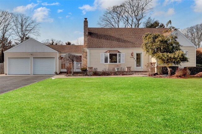 1336 Potter Blvd in Bay Shore, NY - Building Photo - Building Photo