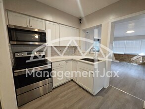 5201 Janice Cir S in Jacksonville, FL - Building Photo - Building Photo