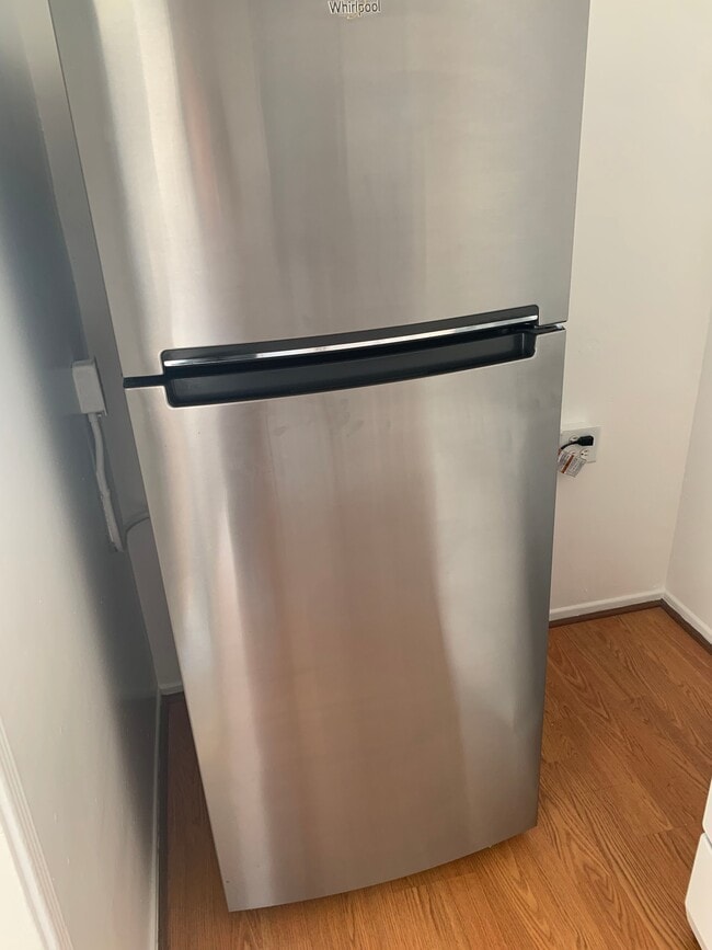 1915 Warfield Ave, Unit 4 in Redondo Beach, CA - Foto de edificio - Building Photo