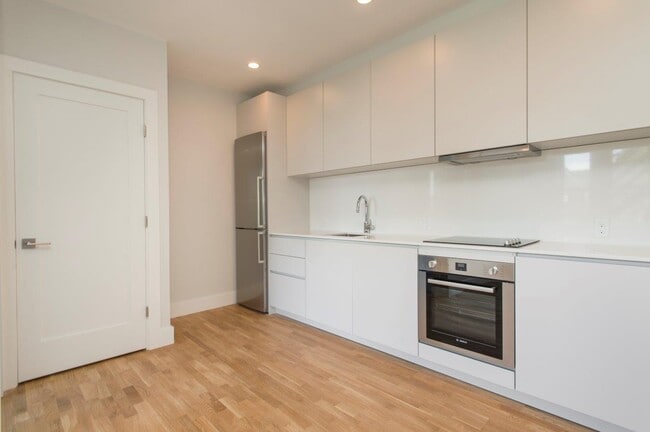 110 Central St, Unit 138-12A in Somerville, MA - Foto de edificio - Building Photo