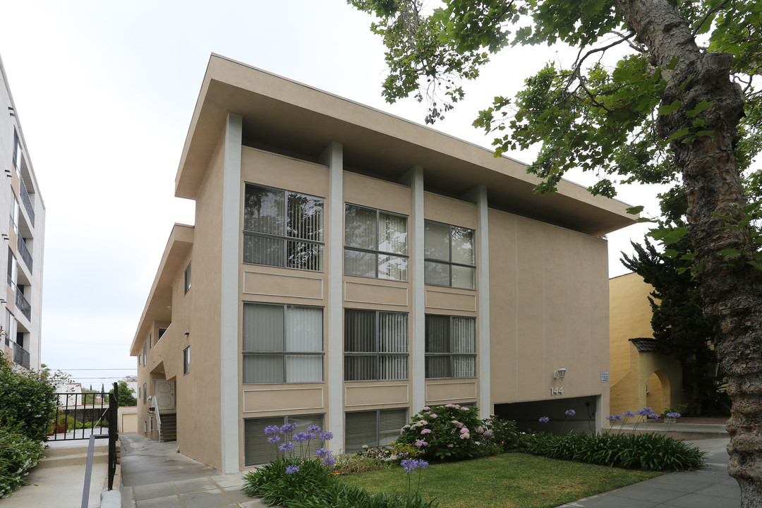 144 N Almont Dr in Beverly Hills, CA - Building Photo