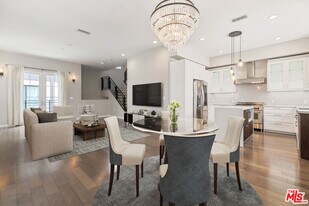 5934 W Luna Park in Los Angeles, CA - Building Photo