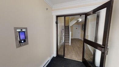130 Sutherland Rd, Unit 1 in Boston, MA - Building Photo - Building Photo