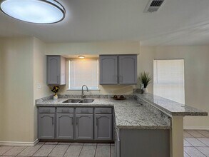 304 Anthony Ln in Laredo, TX - Building Photo - Building Photo