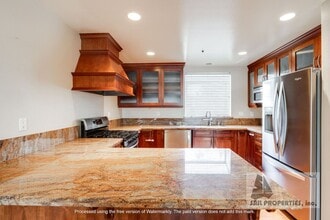 2210 Canyon Dr in Costa Mesa, CA - Building Photo - Building Photo