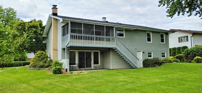 1750 Chippendale Rd in Hoffman Estates, IL - Building Photo - Building Photo