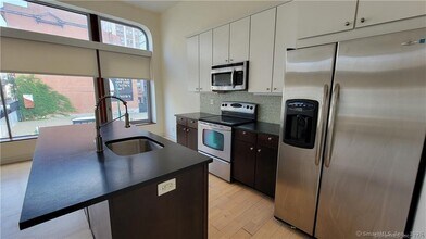 804 Chapel St in New Haven, CT - Building Photo - Building Photo