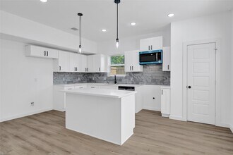 8023 Birmingham St in Houston, TX - Building Photo - Building Photo