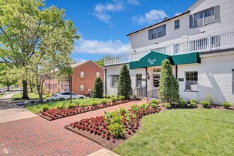 Barcroft Apartments in Arlington, VA - Building Photo - Building Photo