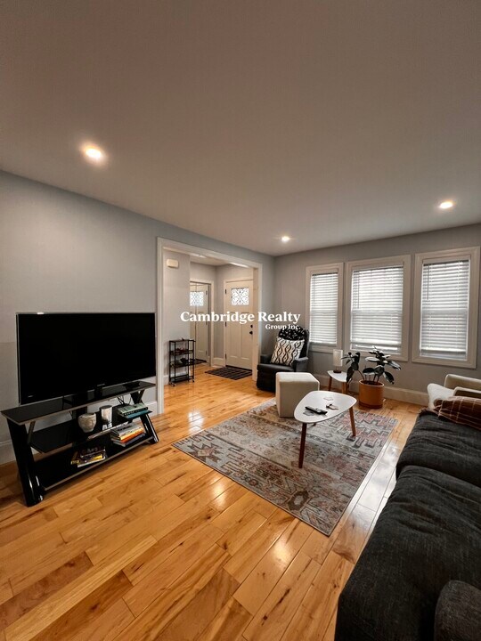 296 Arlington St in Watertown, MA - Building Photo