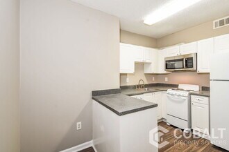 987 Collier Rd NW in Atlanta, GA - Building Photo - Building Photo