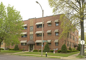 7080 Jamieson Ave Apartments