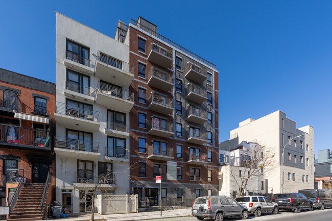 952 Bedford Ave in Brooklyn, NY - Building Photo - Building Photo