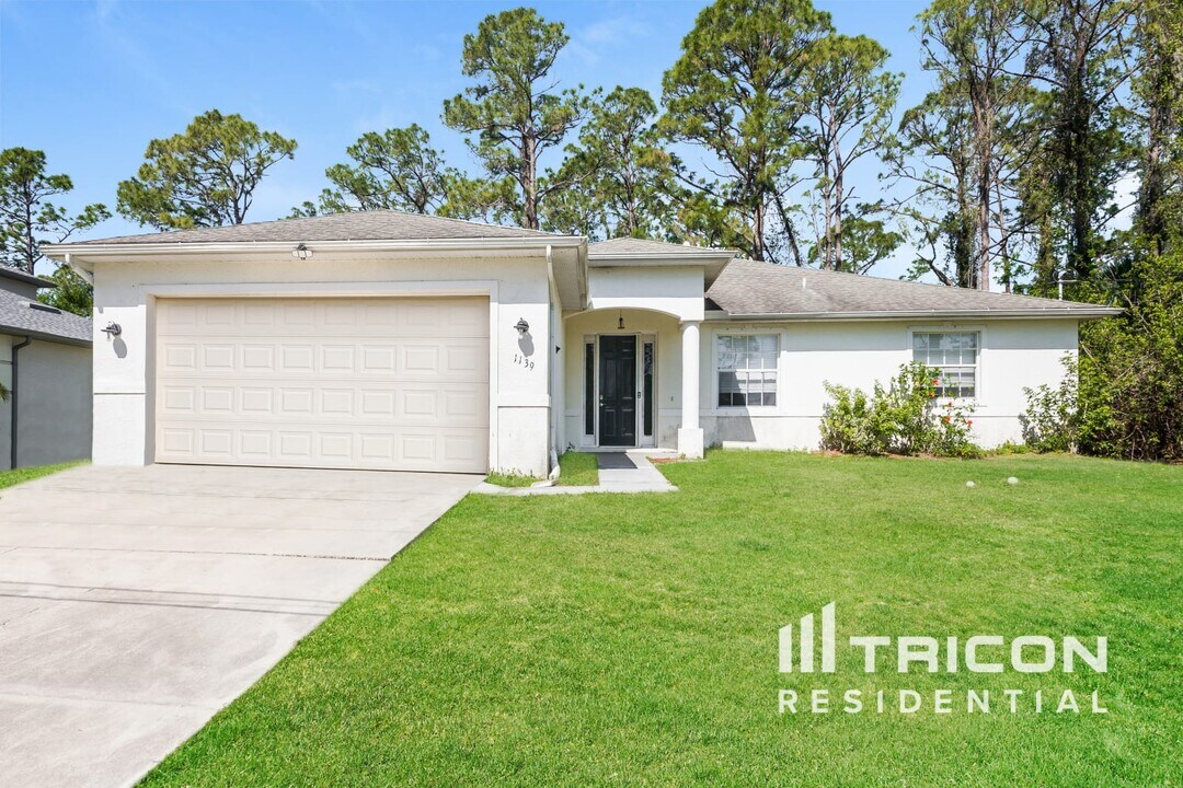 1139 Wapello St in North Port, FL - Building Photo