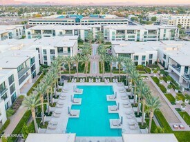 6587 N Palmeraie Blvd, Unit 2015 in Paradise Valley, AZ - Building Photo