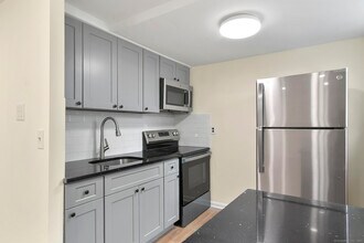 78 Dora St in Stamford, CT - Building Photo - Building Photo