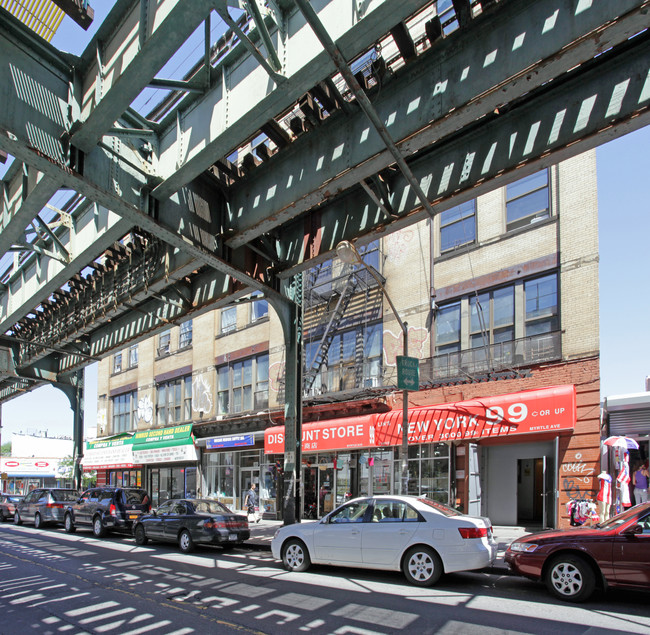 1381 Myrtle Ave in Brooklyn, NY - Foto de edificio - Building Photo