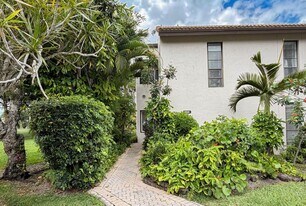 956 Mockingbird Ln in Plantation, FL - Building Photo