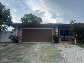 1932 42nd St SW in Naples, FL - Building Photo