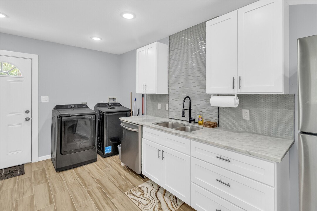 5815 Schevers St in Houston, TX - Building Photo